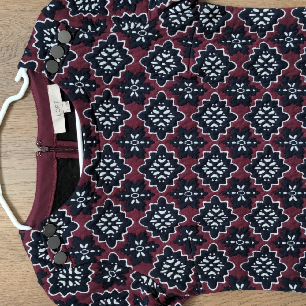 LOFT Burgundy+Navy Jacquard Shift Dress In Size 0 - Picture 4 of 6